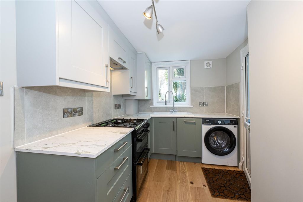 Property photo 3 of 9 Kitchen .Jpg