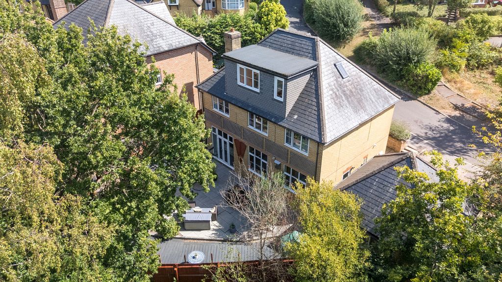 Property photo 2 of 22