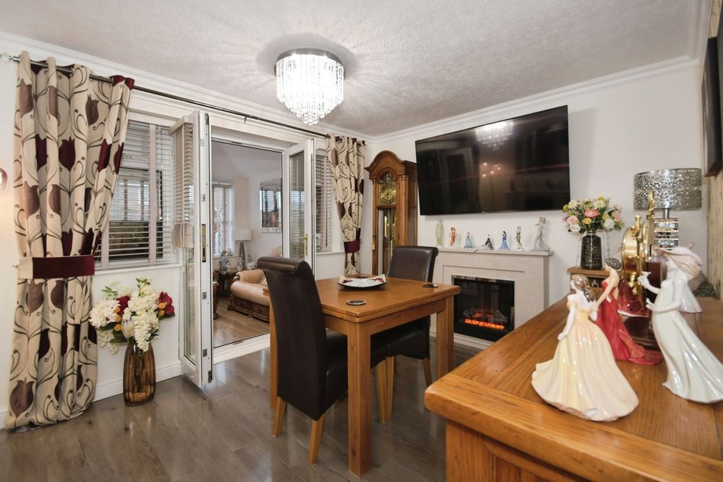 Property photo 2 of 19 Dining Room