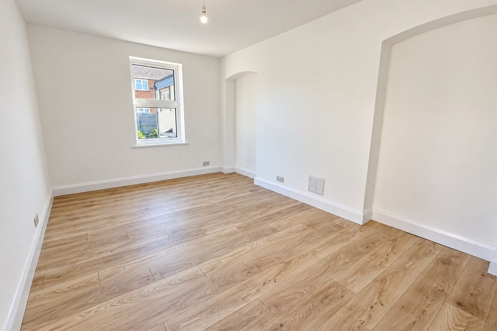 Property photo 3 of 18 5338664