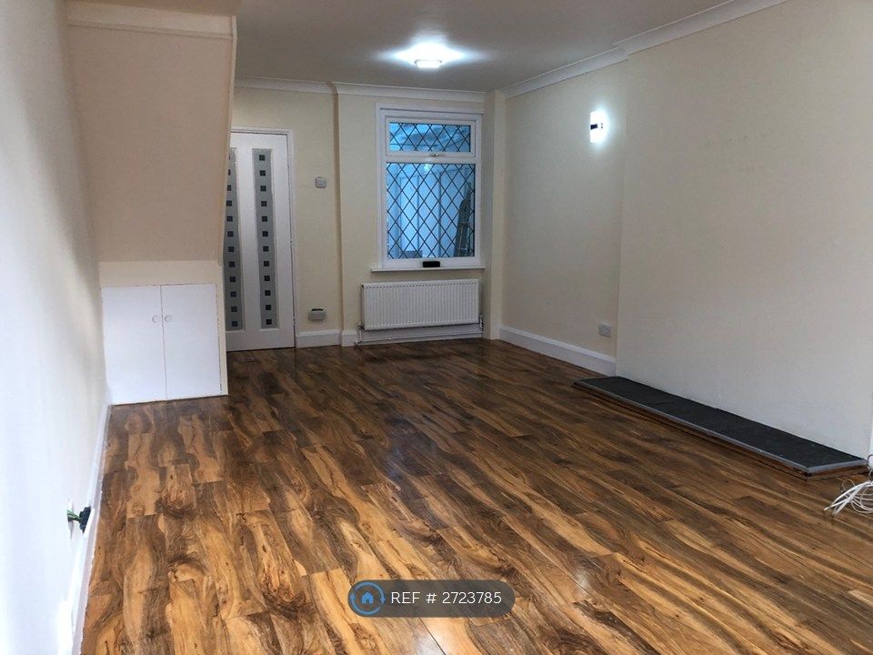 Property photo 2 of 15 Living Room