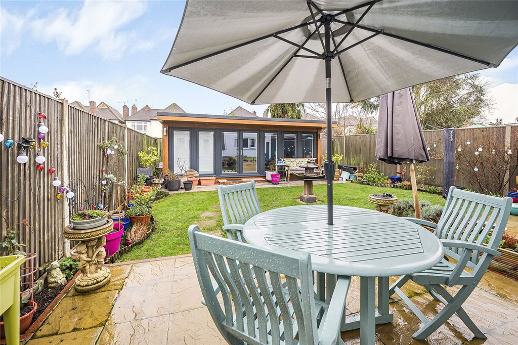 Property photo 2 of 15 Garden