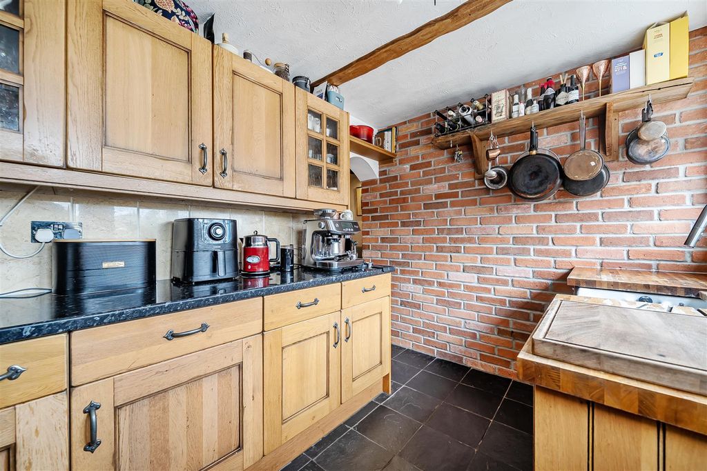 Property photo 3 of 19 Kitchen