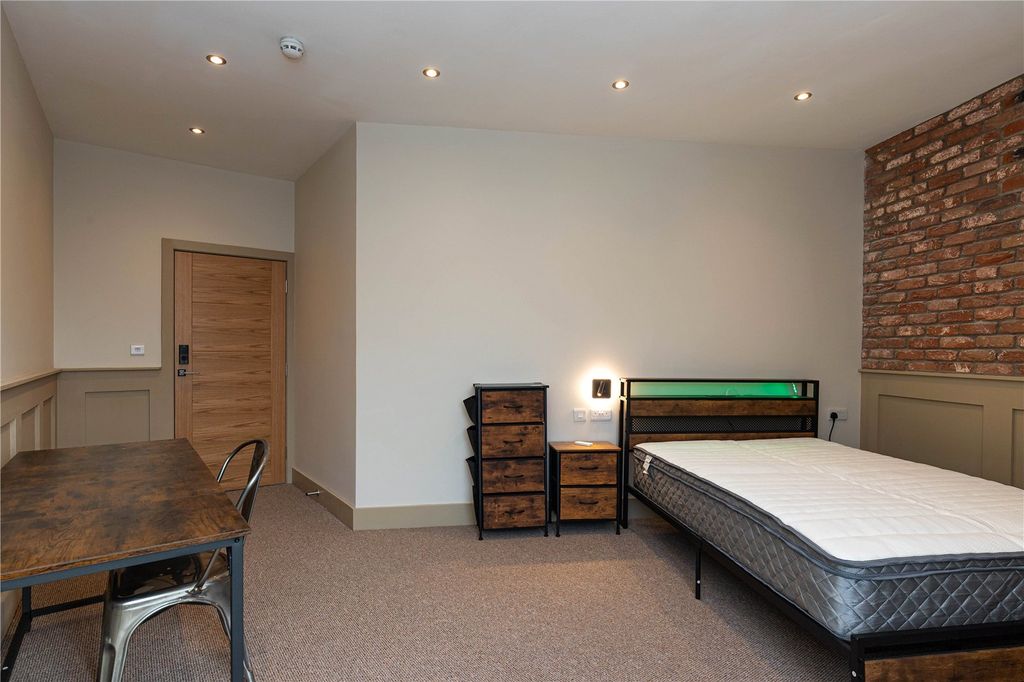 Property photo 2 of 13 Room 7