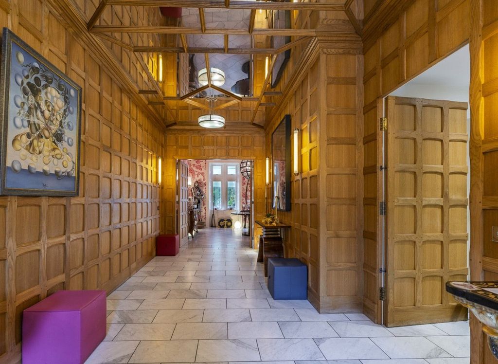 Property photo 2 of 24 Entrance