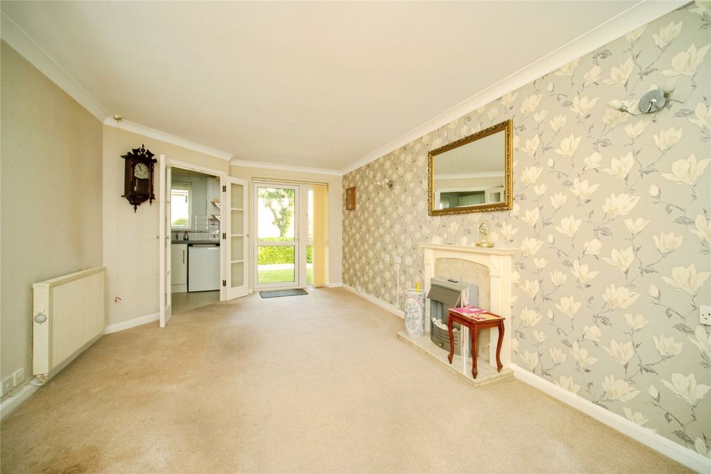 Property photo 2 of 12 Lounge