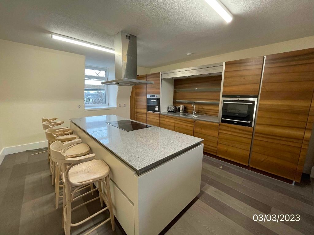 Property photo 1 of 11 Lounge/Kitchen Open