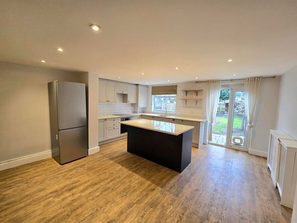 Property photo 2 of 10 Image