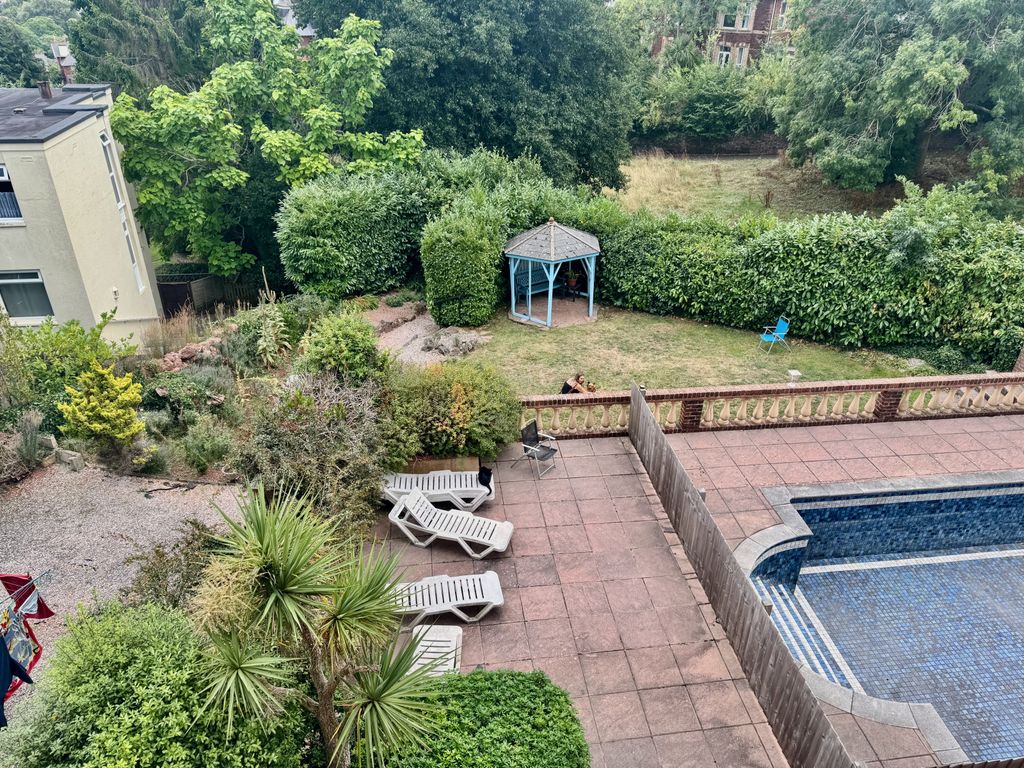 Property photo 1 of 8 One Bedroom First Floor Studio Flat - Free Wi-FI ,  Water &amp; Heating Charges Included -