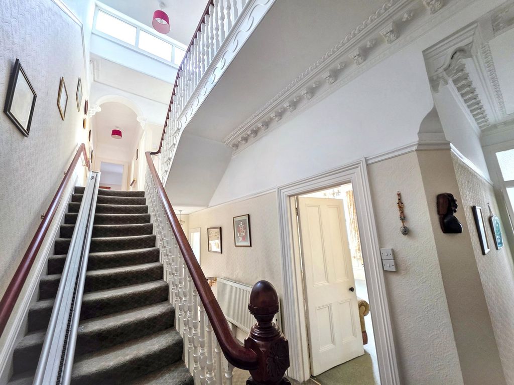 Property photo 3 of 22