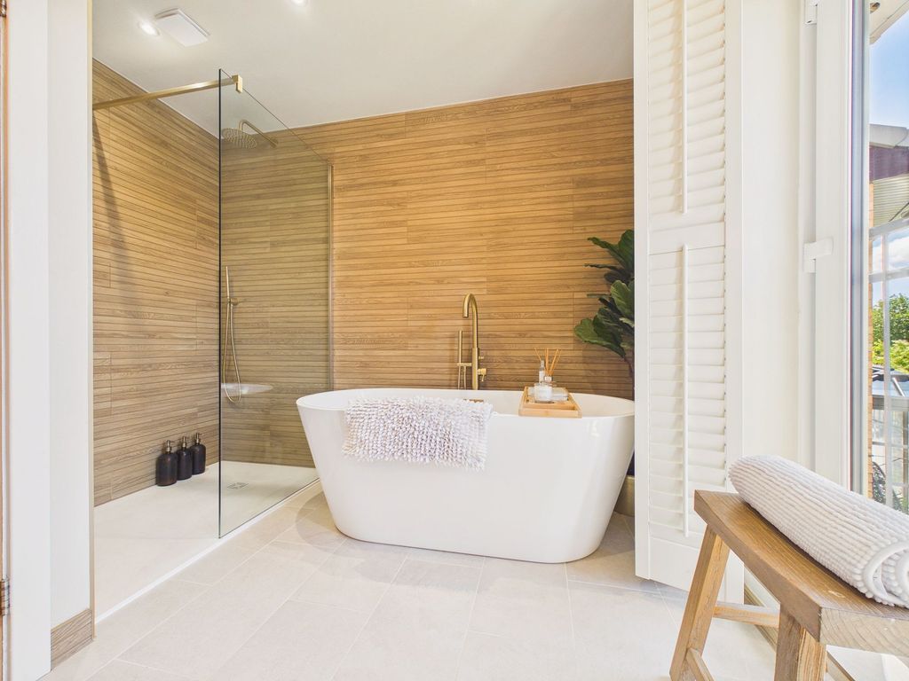 Property photo 3 of 17 En-Suite