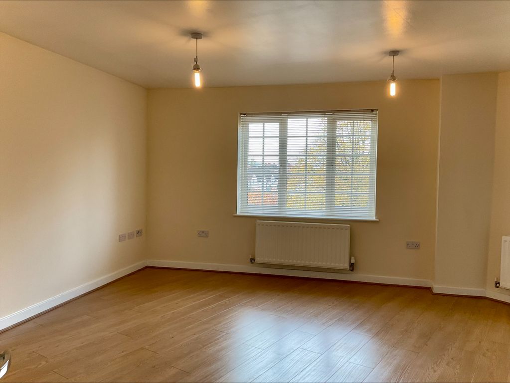 Property photo 3 of 7 Living Room