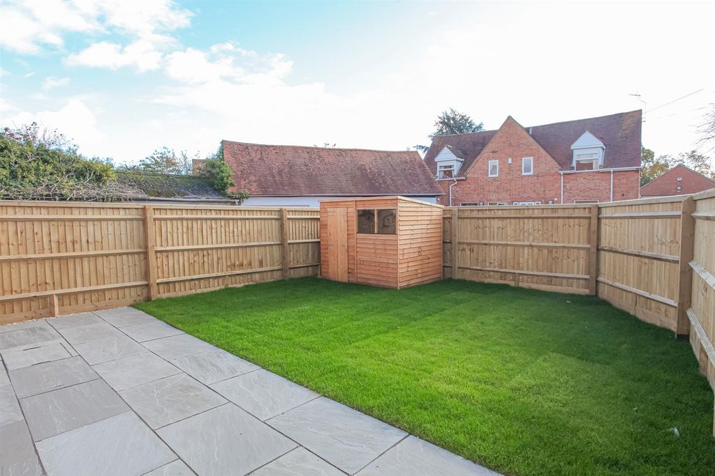 Property photo 3 of 11 Garden.Jpg