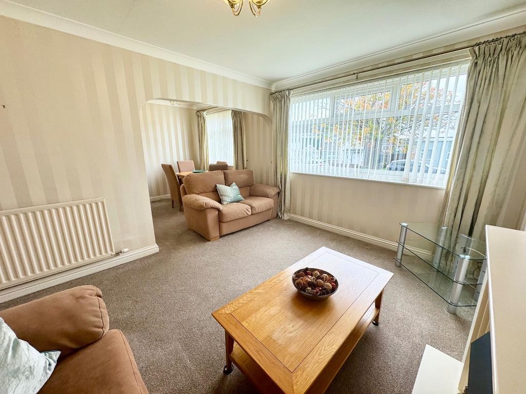 Property photo 2 of 17 Lounge/Diner