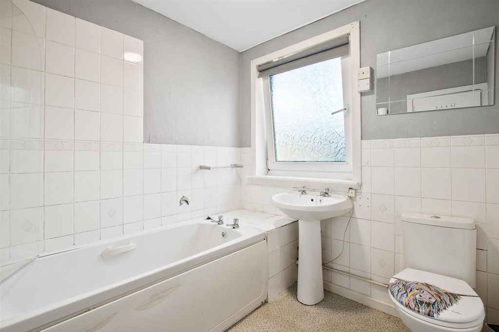 Additional image 13 of 3 bed flat for saleRussell Drive Alexandria G83