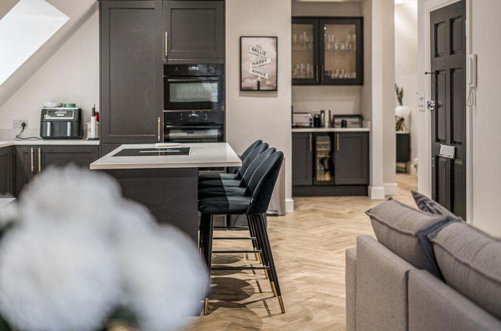 Property photo 2 of 22 1374996-7-690Dd02...