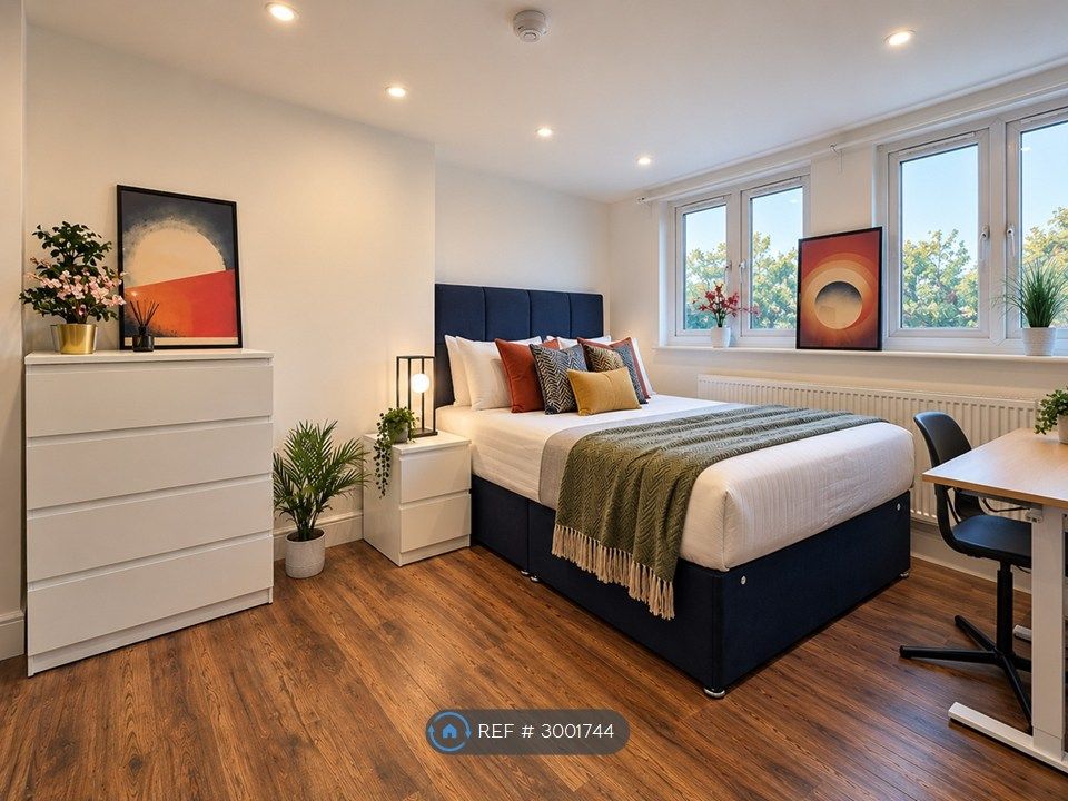 Property photo 1 of 8 Room 3 (En-Suite)