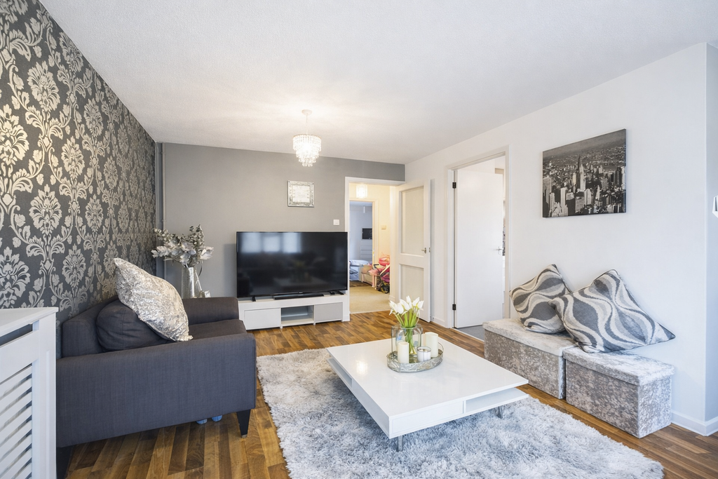 Property photo 3 of 10 Lounge