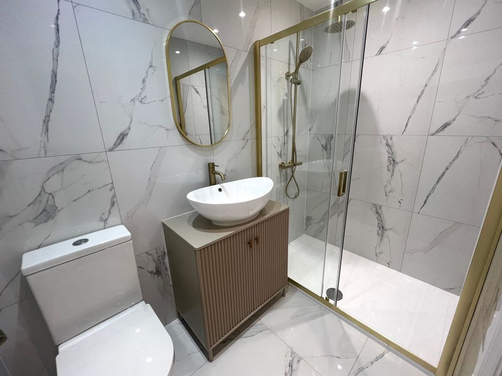 Property photo 2 of 7 Bathroom