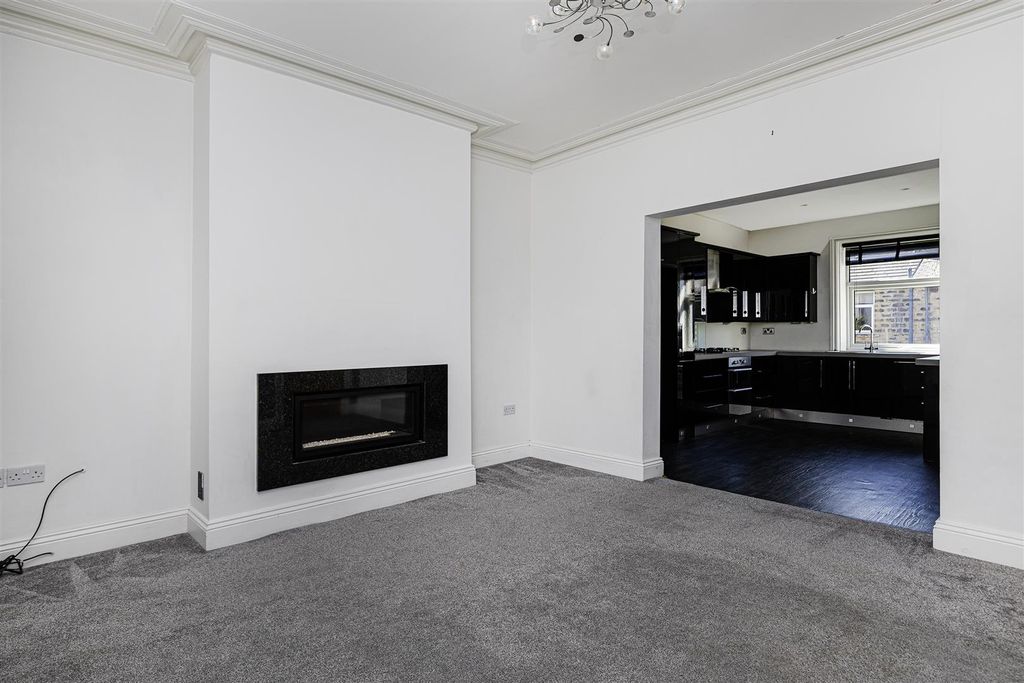 Property photo 3 of 31