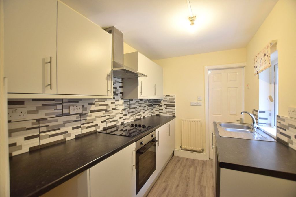 Property photo 1 of 6 Kitchen