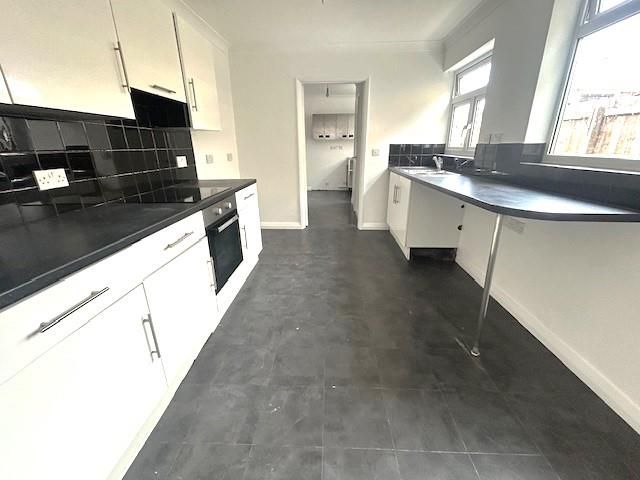 Property photo 1 of 8 Kitchen