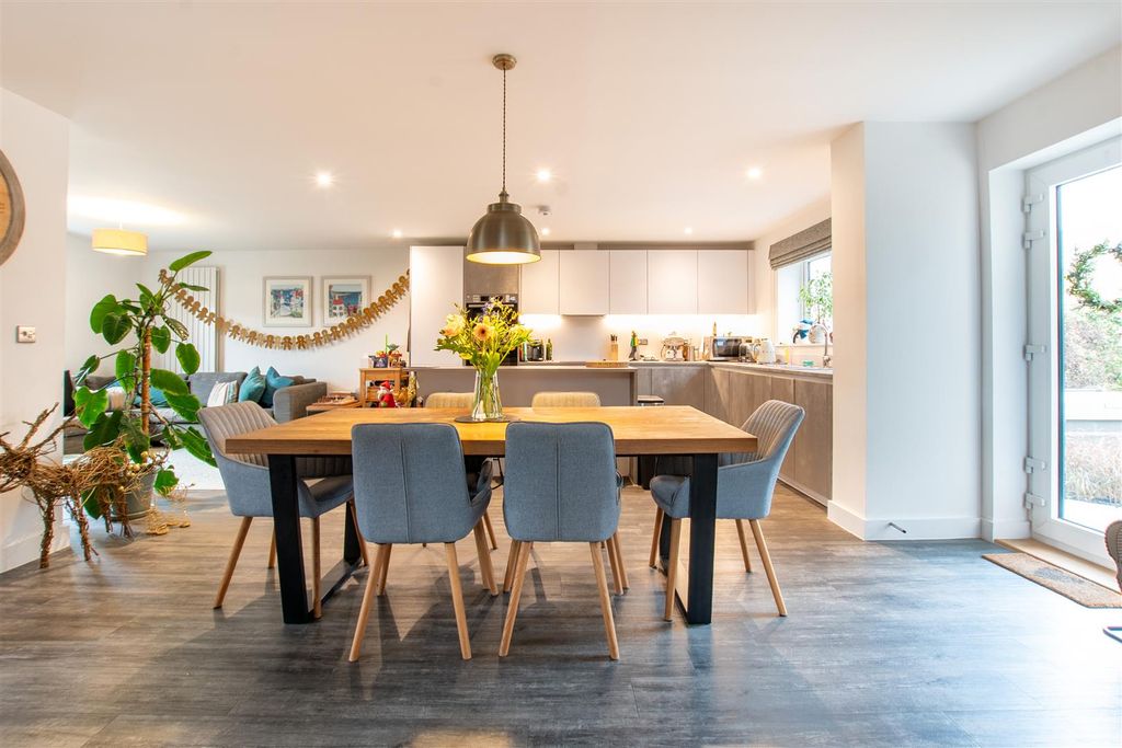 Property photo 2 of 20 Dsc_8465-Hdr.Jpg