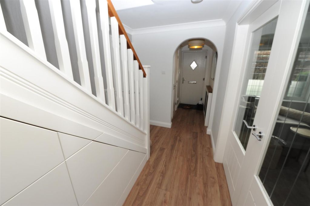 Property photo 3 of 34