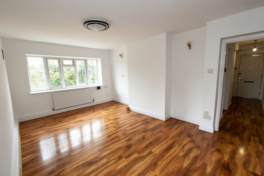 Property photo 1 of 5 2 Bedroom Flat, Mallard Court — Kingsbury Nw9