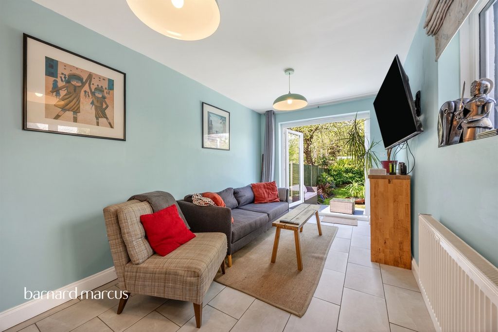 Property photo 3 of 25