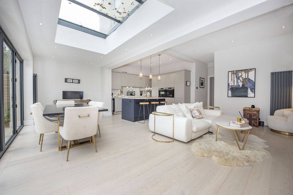 Property photo 1 of 18