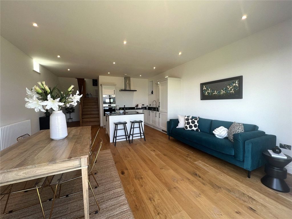 Property photo 2 of 12 Picture No. 35