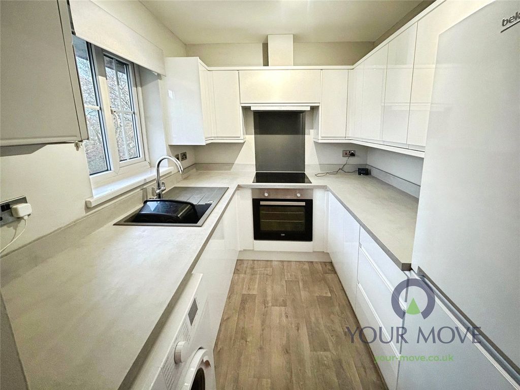 Property photo 2 of 10 Kitchen