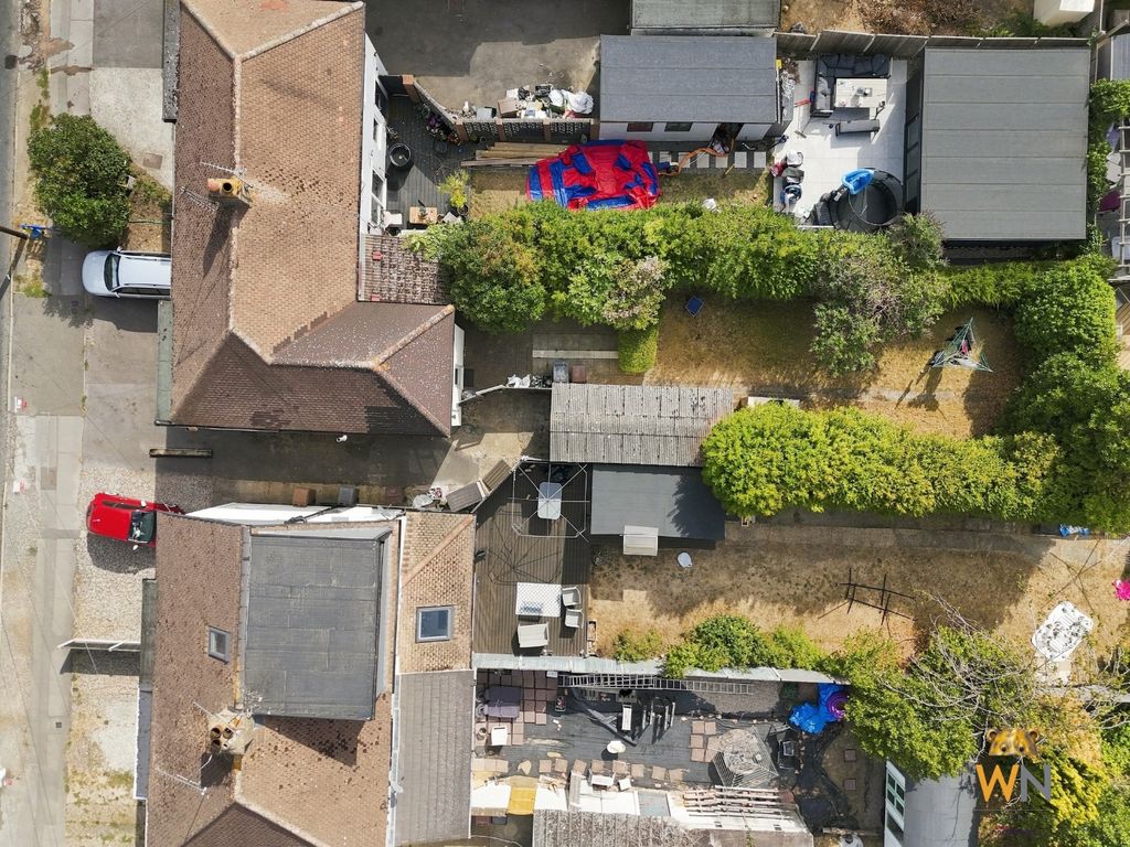 Property photo 2 of 22