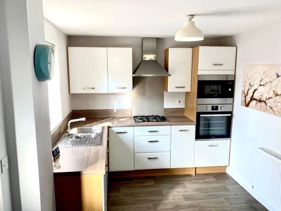 Property photo 2 of 6 Kitchen