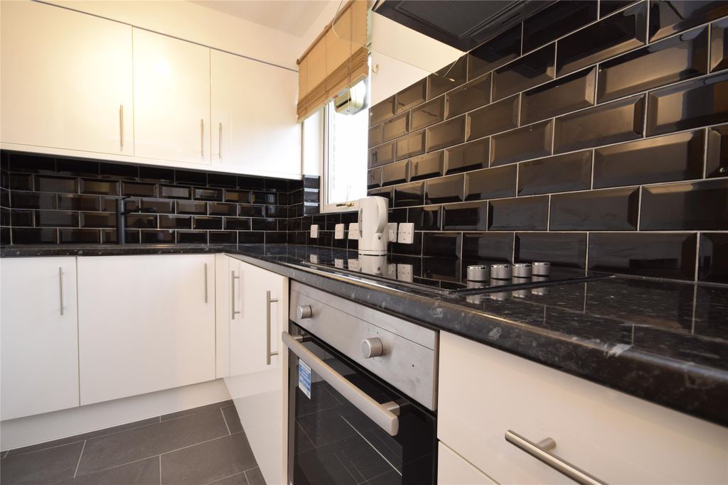 Property photo 3 of 6 Kitchen
