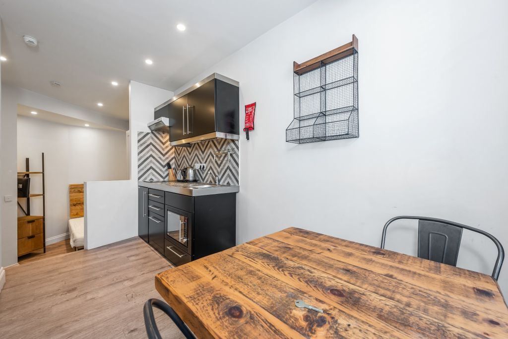 Property photo 2 of 5 S2 R