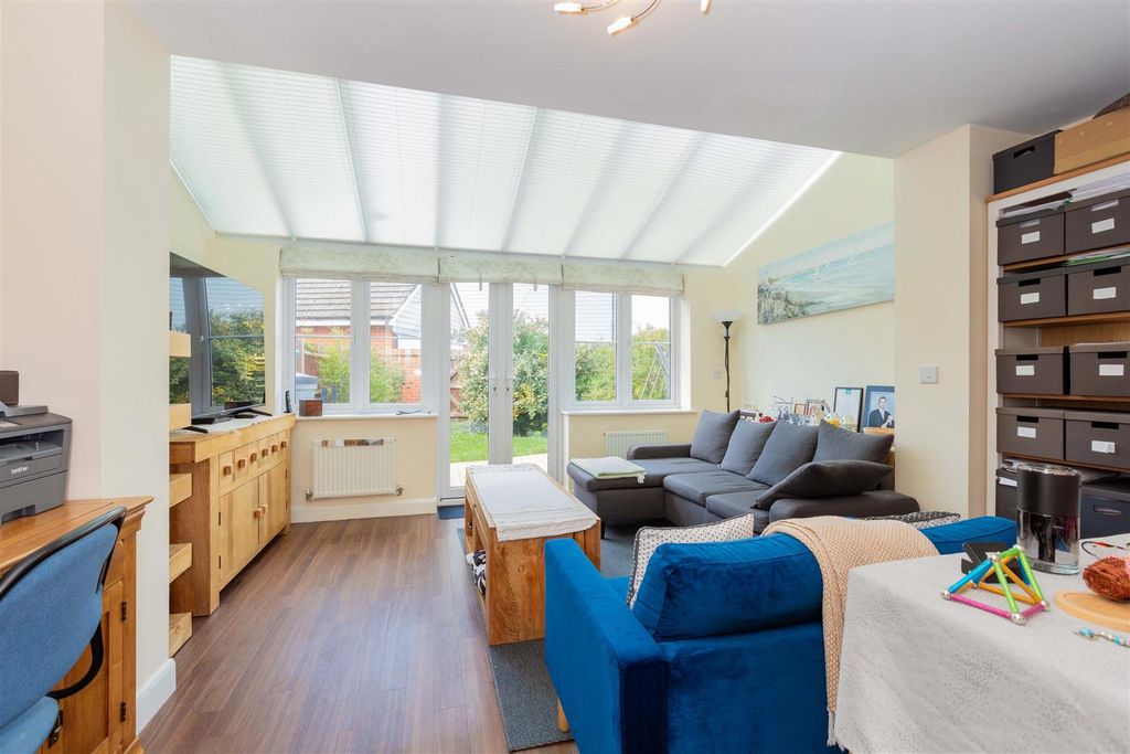 Property photo 2 of 22 239 Eltham Avenue-14.Jpg