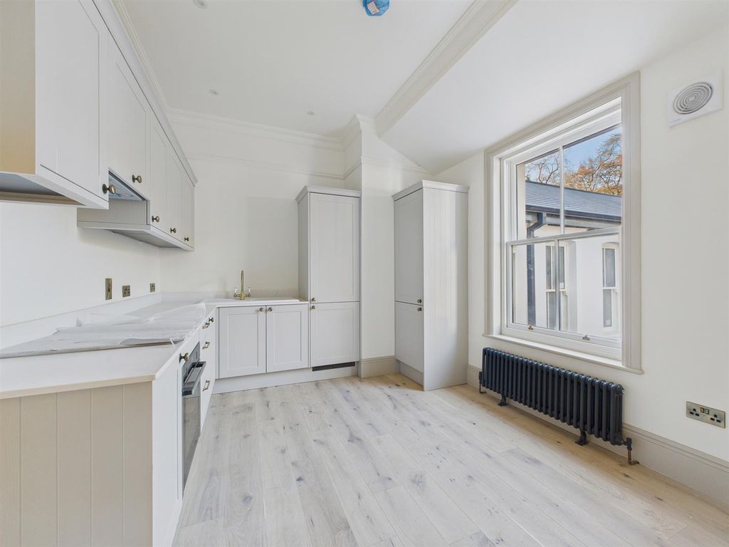 Property photo 2 of 12 Cam03972G0-Pr0192-Still006.Jpg