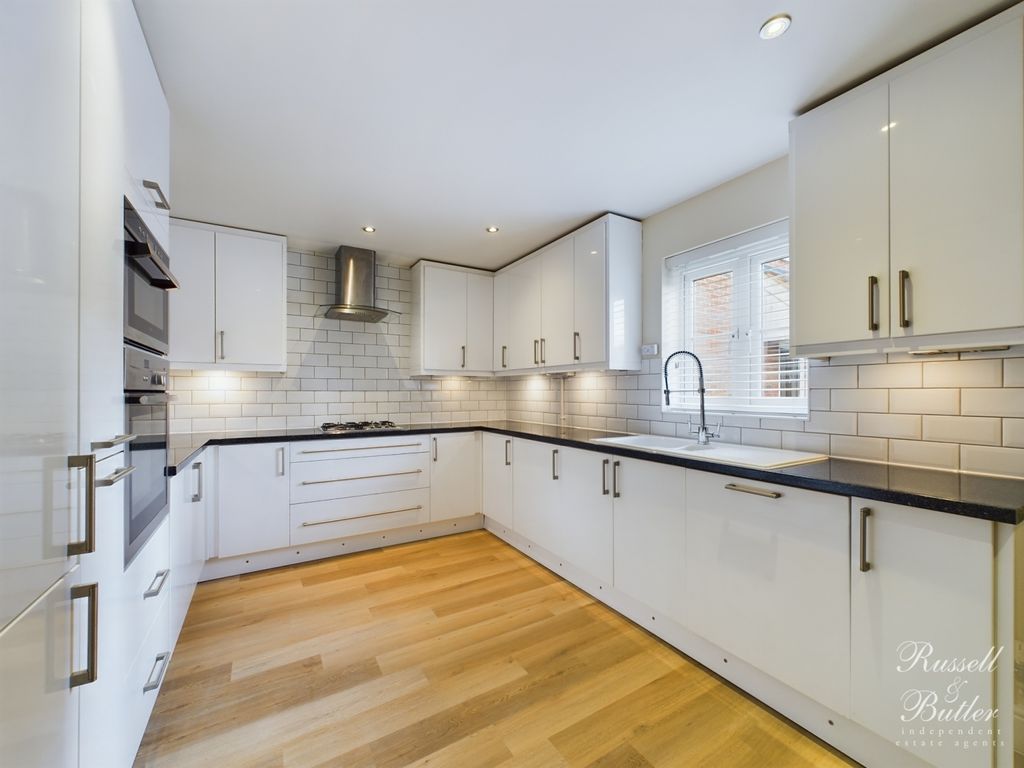 Property photo 2 of 21 Cam01995G0-Pr0241-Still005