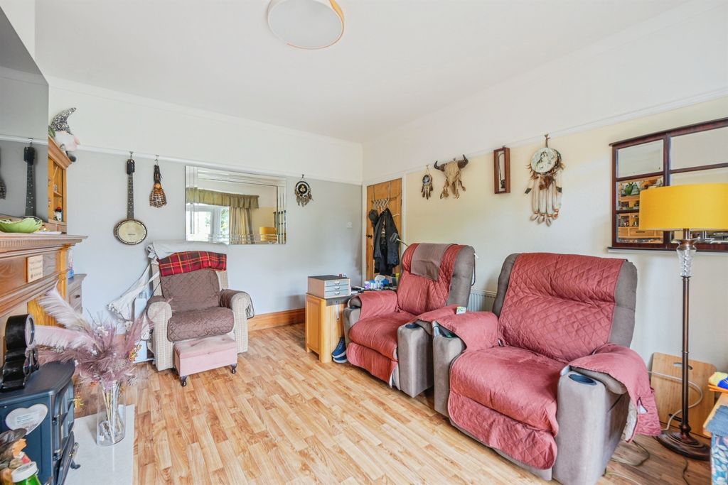 Property photo 3 of 20 Lounge