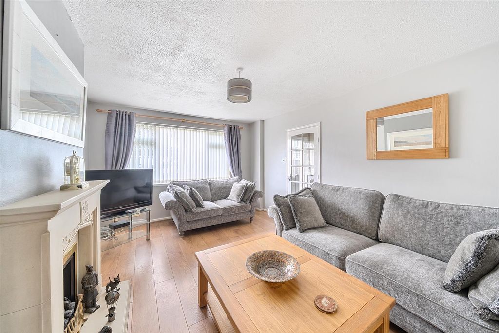 Property photo 2 of 20