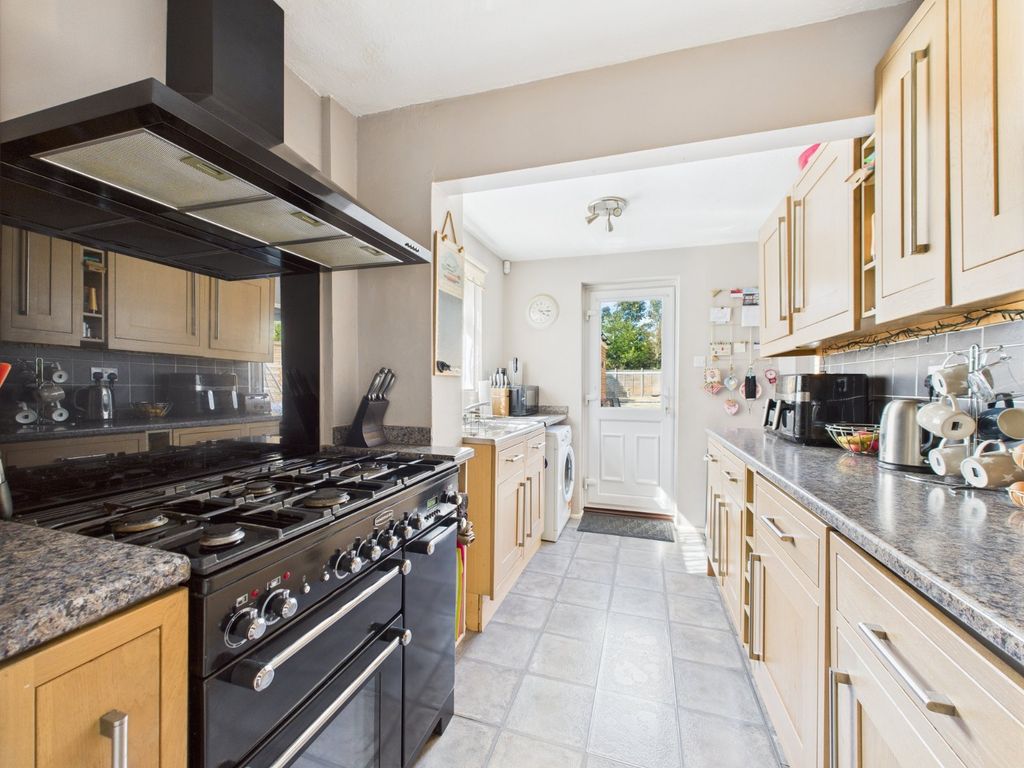 Property photo 3 of 17 Kitchen