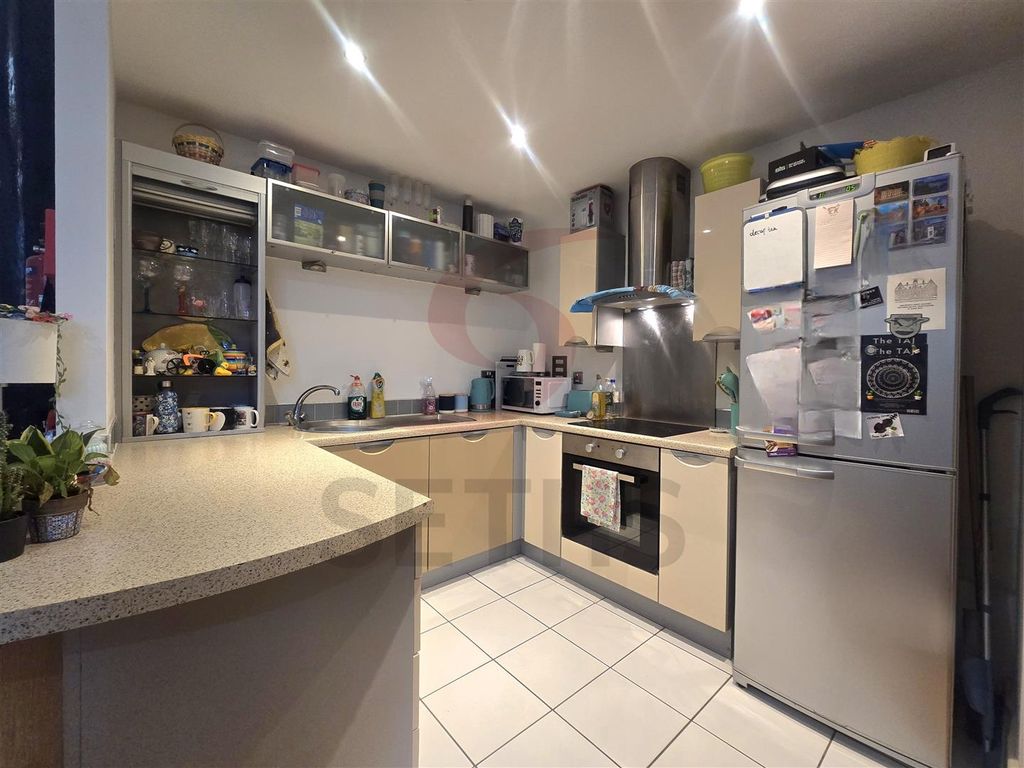 Property photo 3 of 9 Kitchen