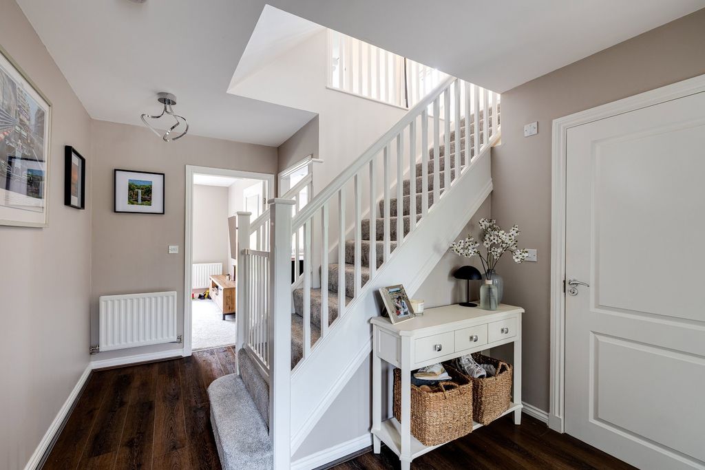 Property photo 2 of 27