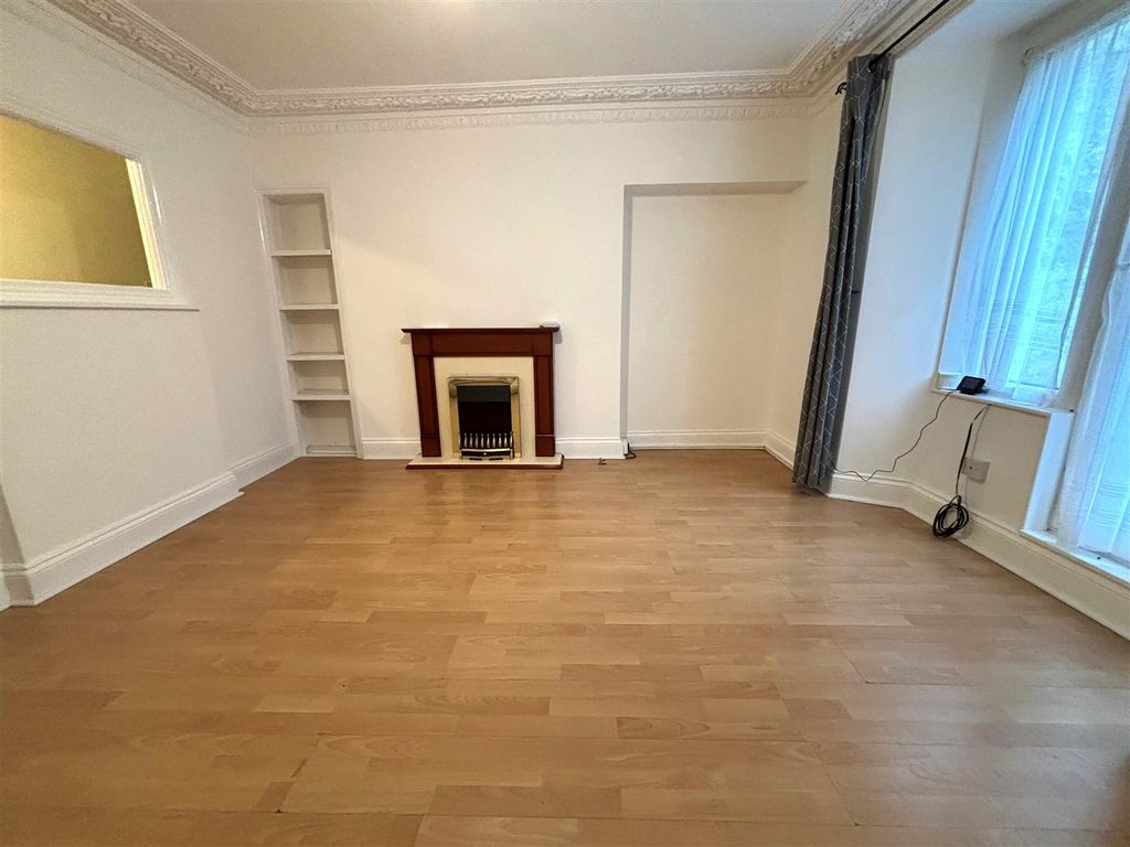 Property photo 2 of 10 Lounge