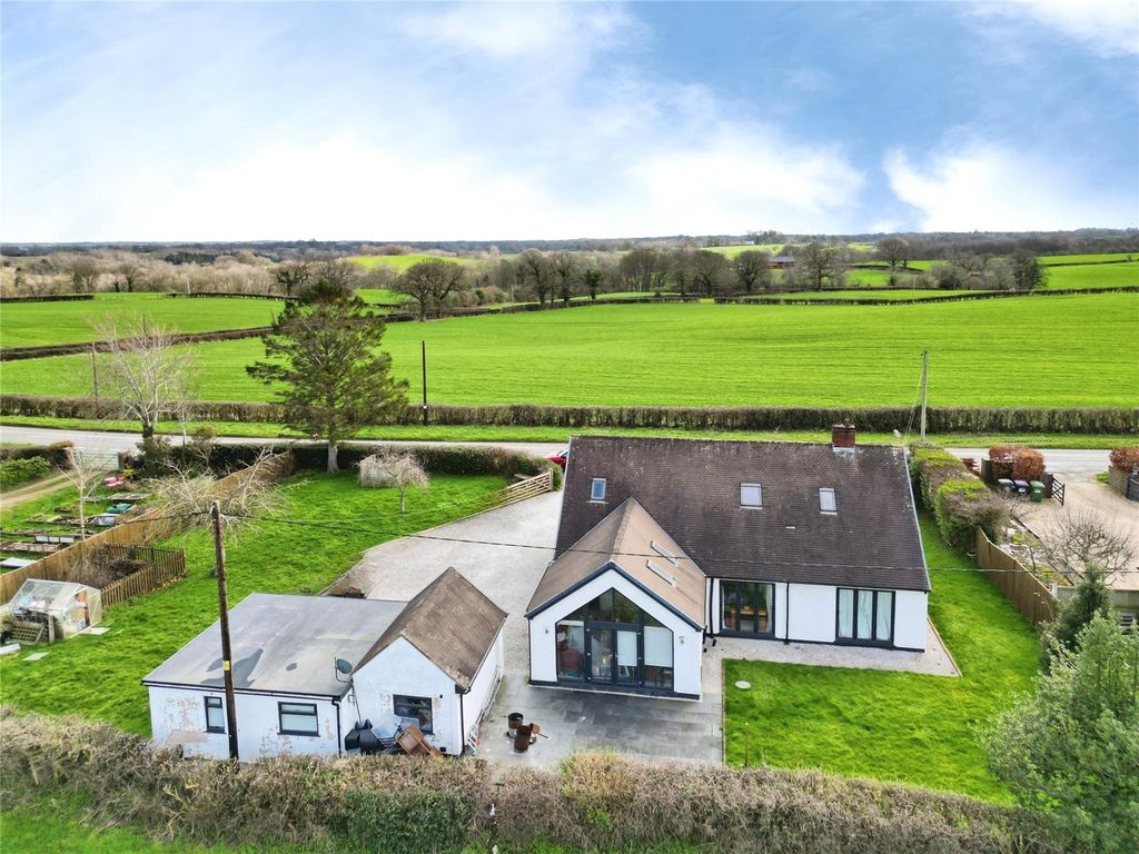 Property photo 2 of 21 Description