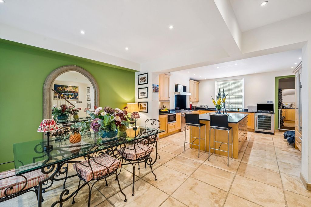 Property photo 2 of 19 Image