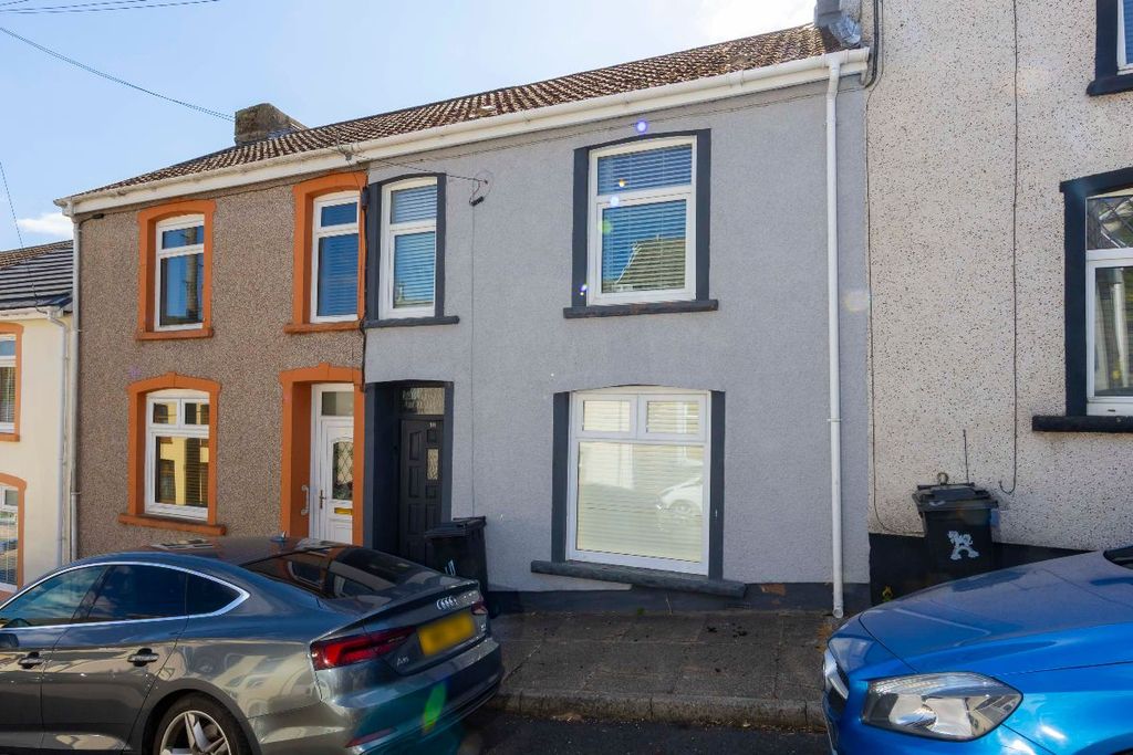 Property photo 2 of 32