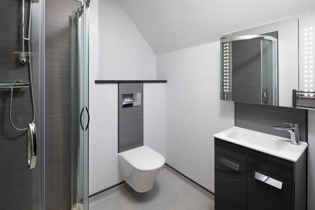 Property photo 2 of 20 Sar Court Spacious Ensuite